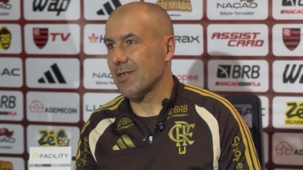 Leonardo Jardim explica escolhas no time do Flamengo e exalta opções do elenco